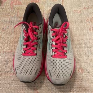 Brooks Ghost Running Shoes Size 6.5